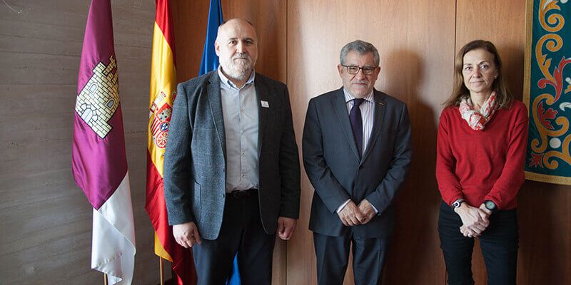 La Federación Regional del Taxi destaca la importante labor del sector en el transporte escolar