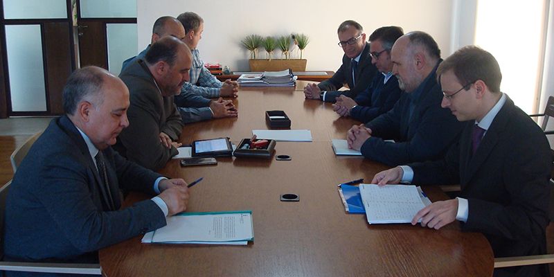 La Federación de Taxi de C-LM solicita a la Junta actualizar la normativa del sector