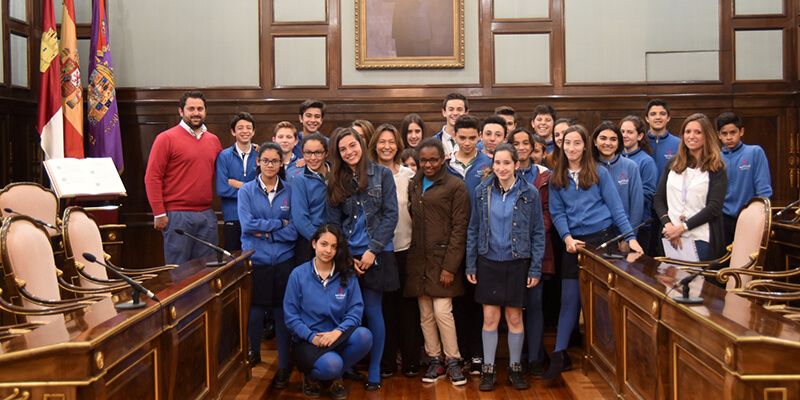 Escolares de la ESO del Colegio Maristas visitan el Palacio Provincial de Guadalajara
