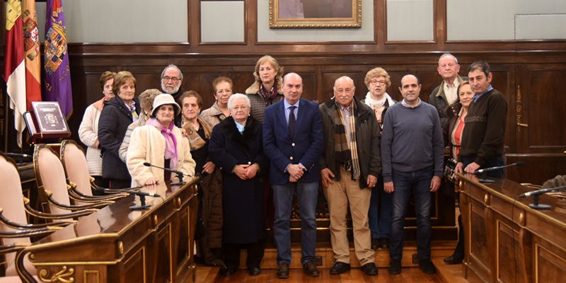 Un grupo del Centro de Mayores La Rosaleda visita el Palacio Provincial de Guadalajara