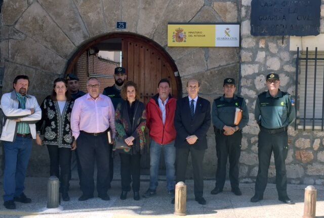 Sánchez-Seco visita el Puesto de la Guardia Civil de Almonacid de Zorita