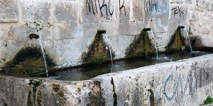 La Fuente de los Cuatro Caños de Yebes recupera el volumen de caudal que manaba hace años