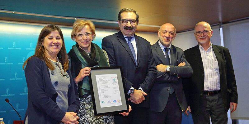 La Gerencia del Área Integrada de Cuenca recibe el reconocimiento por la implantación certificados de calidad en siete servicios hospitalarios