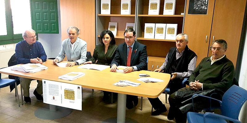 Prieto resalta el exhaustivo trabajo de Carlos Solano y Juan Carlos Solano en su libro ‘Historia de la Obispalía’