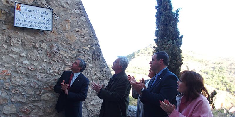 El Ayuntamiento de Cuenca dedica uno de los miradores del Casco Antiguo al pintor e Hijo Predilecto Víctor de la Vega y le