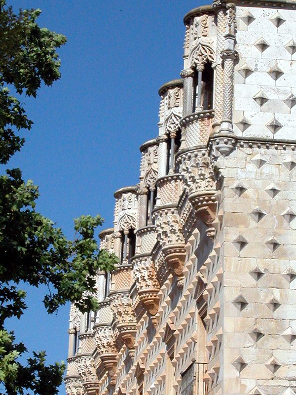 El Palacio del Infantado, detalle monumental del mes de abril en Guadalajara