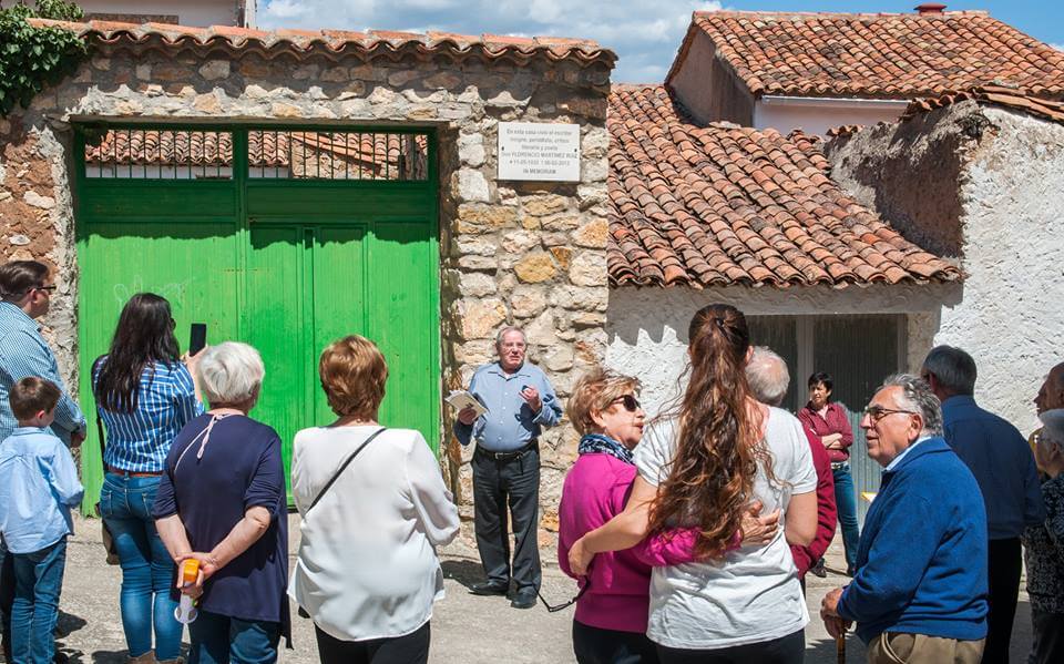 Alcalá de la Vega recuerda a Florencio Martínez Ruiz, con una placa en su casa natal