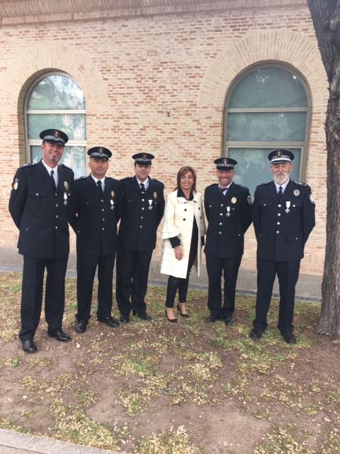 Cinco policías locales de Guadalajara reciben la Medalla a la Permanencia