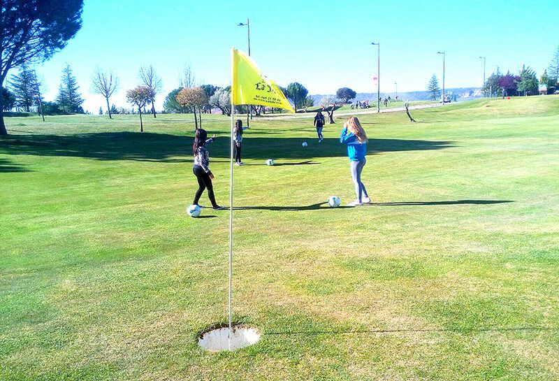 El Programa ‘Somos Deporte 16-18’ acerca el futgolf a alumnos del IESO ‘Puerta de Castilla’ de Minglanilla 2 El Programa ‘Somos Deporte 16-18’ acerca el futgolf a alumnos del IESO ‘Puerta de Castilla’ de Minglanilla