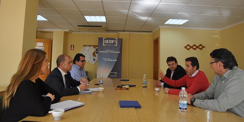 El presidente de CEOE-Cepyme Cuenca y el alcalde de Iniesta colaborarán para potenciar el desarrollo empresarial