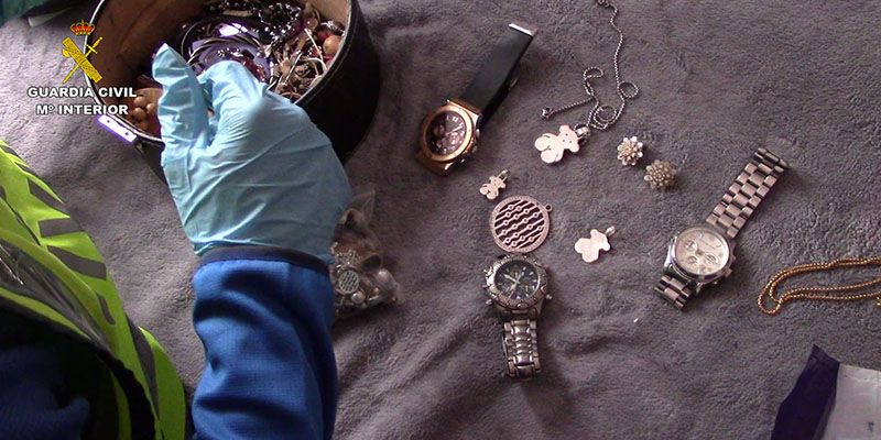 La Guardia Civil detiene a dos personas e investiga a una tercera por dos robos en viviendas de Cuenca