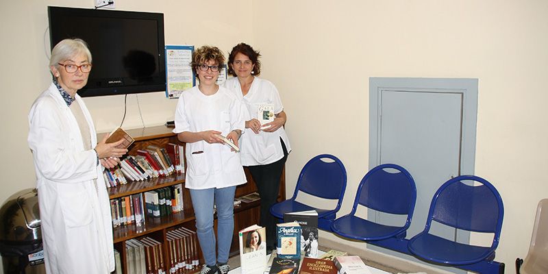 Los puntos de lectura del Hospital Virgen de la Luz de Cuenca cuentan con más de 2.000 libros a disposición de pacientes y familiares