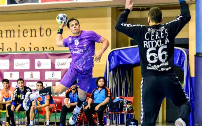 Quabit se crece ante las adversidades y gana Santander (26-29)