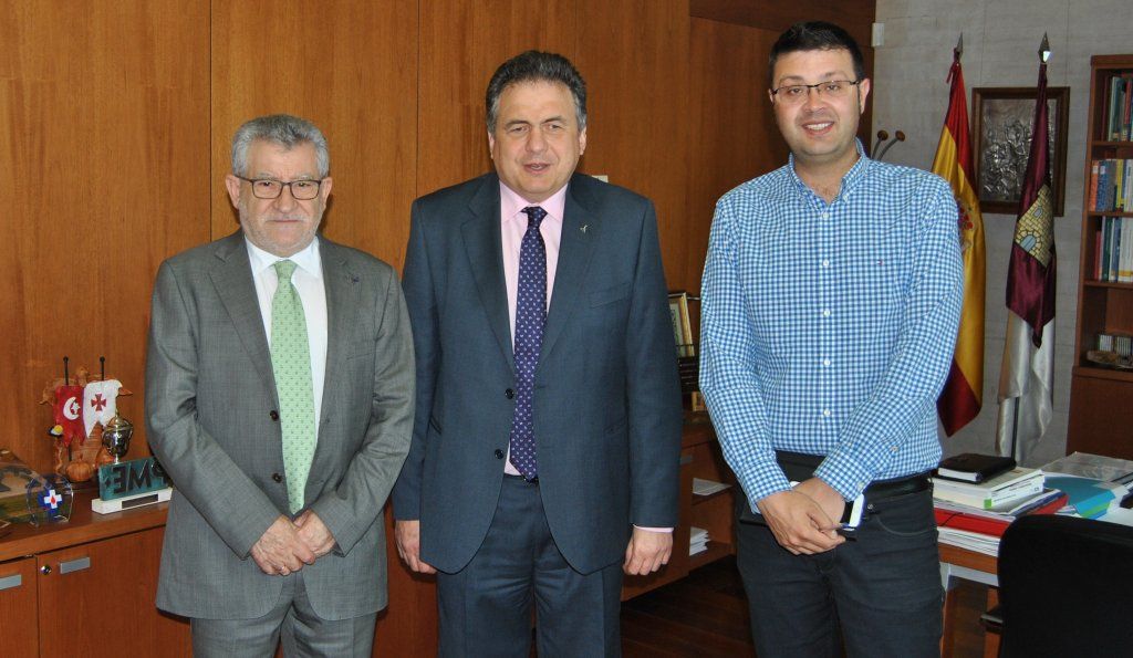 Junta y ONCE colaboran en la organización de un curso para docentes sobre atención al alumnado con discapacidad visual grave 2 Junta y ONCE colaboran en la organización de un curso para docentes sobre atención al alumnado con discapacidad visual grave