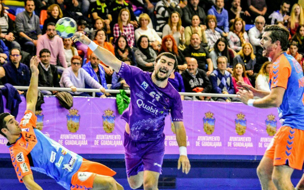 Quabit Guadalajara gana en Bidasoa tras un partido redondo