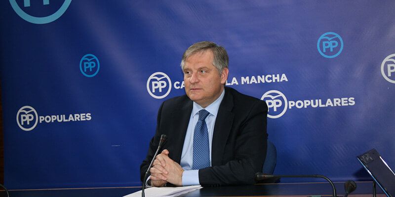 Cañizares exige a Page que dé una solución a la situación de bloqueo que él ha creado o, si es incapaz, que se marche