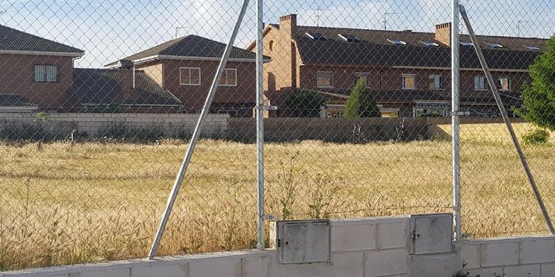 Cs Azuqueca de Henares pone de manifiesto la necesidad de acondicionar las parcelas de la localidad