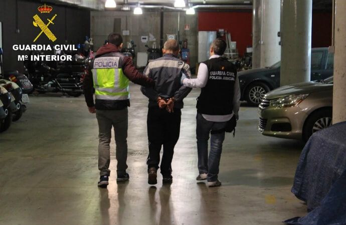 Detenido y encarcelado por atracar con un cuchillo una gasolinera de Guadalajara