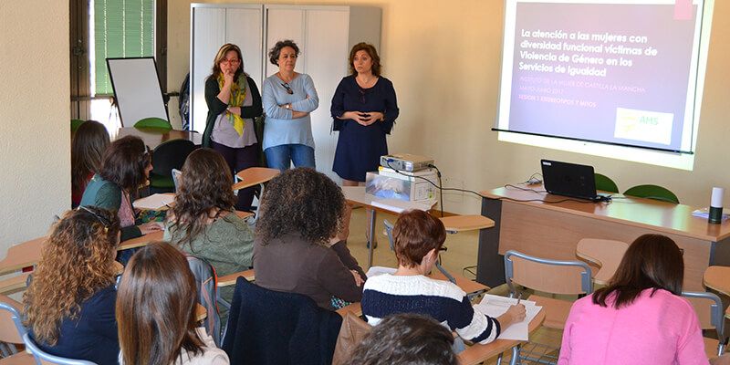El Instituto de la Mujer forma en Guadalajara a profesionales para atender a víctimas de violencia de género con discapacidad