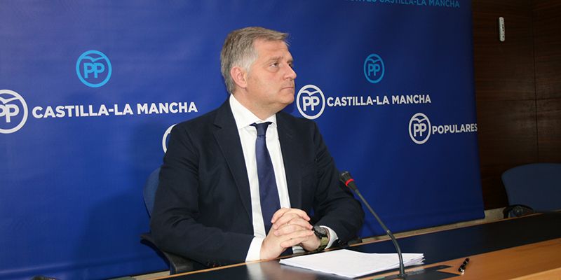 El PP exige a Page el cese de su consejero de Hacienda ante la supuesta incompatibilidad para estar en el cargo