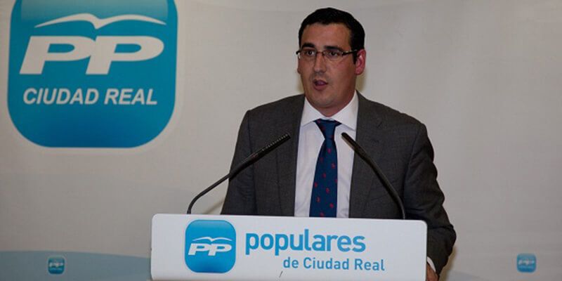 El PP vuelve a calificar a Page como el mayor moroso de los ayuntamientos de la región