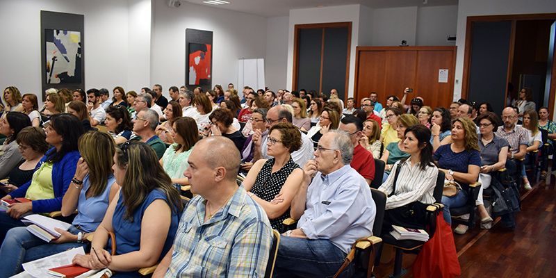Expertos debaten sobre la pobreza y la exclusión social de la mujer