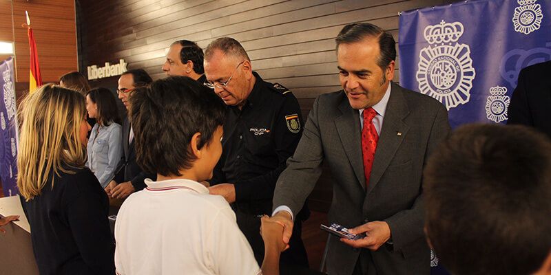 Gregorio entrega el carné de ‘Ciberexperto’ de Policía Nacional a más de 140 alumnos de 6º de primaria de Toledo