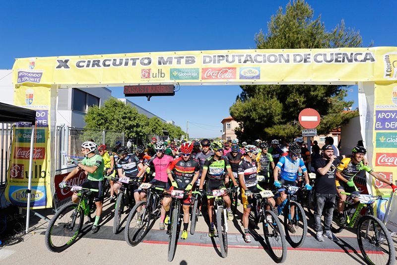 Israel y Carla Fernández prolongan su dominio en el X Circuito MTB con un nuevo triunfo en Casasimarro