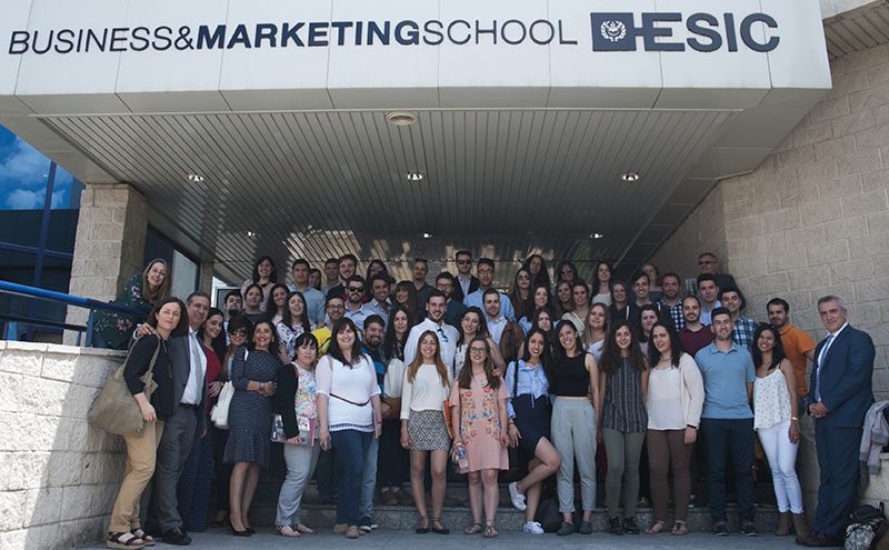 La Escuela Regional de Ventas celebra su paso de ecuador