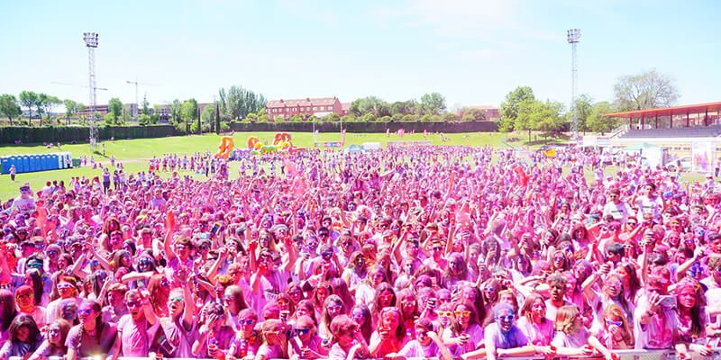 La fiesta del deporte y el color Holi Run se consolida en Guadalajara con la asistencia de más de 7.100 participantes
