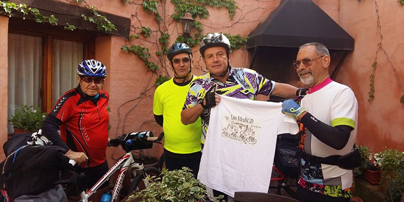 Los MediCID pasaron por Jadraque en bicicleta y al ritmo de su música