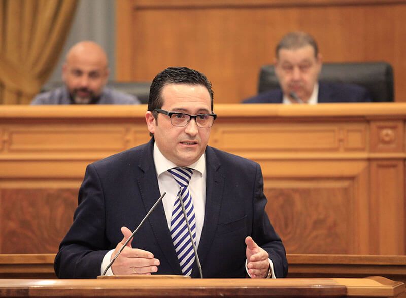 Lucas-Torres asegura que “Page, con su incompetencia, provoca que las sustituciones en sanidad tarden más de 20 días en producirse” 3 Lucas-Torres asegura que “Page, con su incompetencia, provoca que las sustituciones de personal sanitario tarden más de 20 días en producirse”