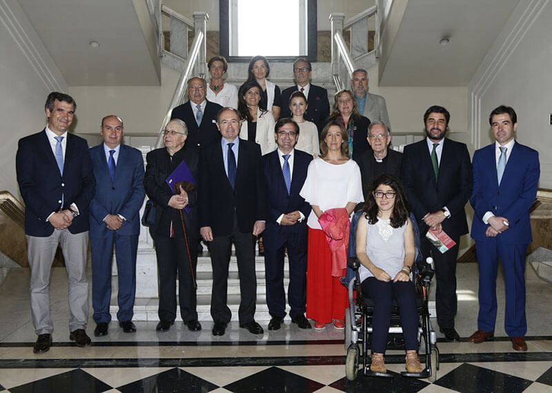 Presentación del libro de Francisco Martínez de Coro a favor de Fundación Nipace en el Senado
