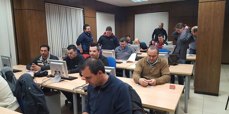 Una treintena de empresas del sector se forman en Tarancón sobre la importancia del aceite para el motor