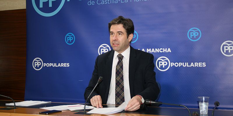 Vídeos, listas de espera, presupuestos ... Robisco le pide a Page que, directamente, se vaya