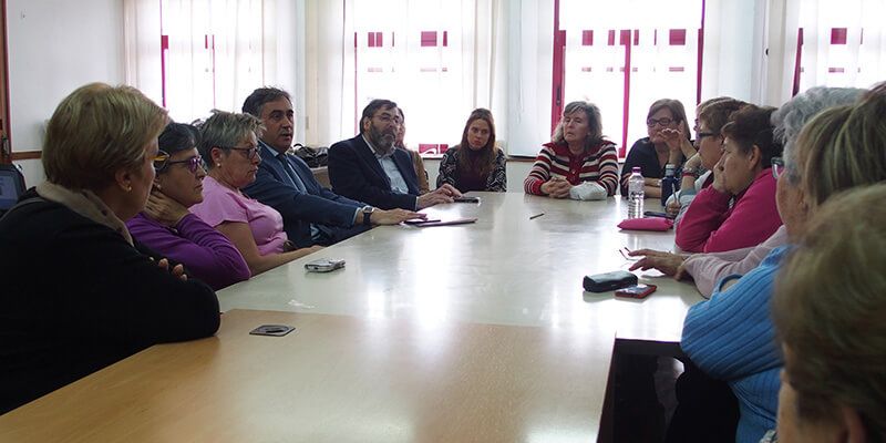 Mariscal asiste al comienzo de los talleres de autonomía personal para mujeres en el Barrio de Las Quinientas