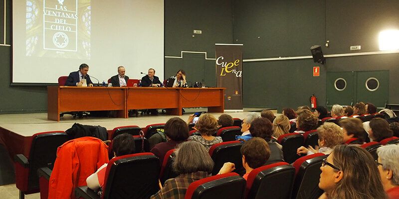 Gonzalo Giner rescata a los artistas vidrieros del olvido en su nueva novela ‘Las Ventanas del Cielo’