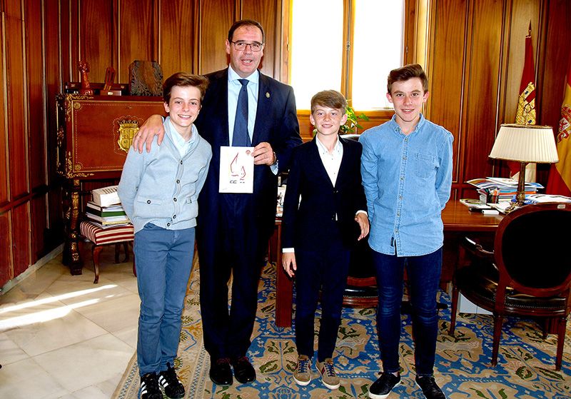 Prieto felicita a los tres jugadores conquenses subcampeones de España con la Selección de C-LM Infantil de Fútbol Sala 3 Prieto felicita a los tres jugadores conquenses subcampeones de España con la Selección de C-LM Infantil de Fútbol Sala