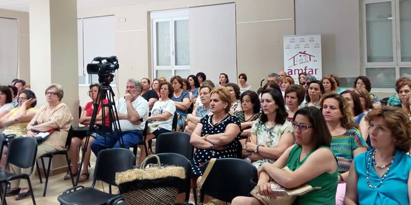 AMFAR reúne a un centenar de mujeres en la charla de Herencias y Sucesiones en Membrilla