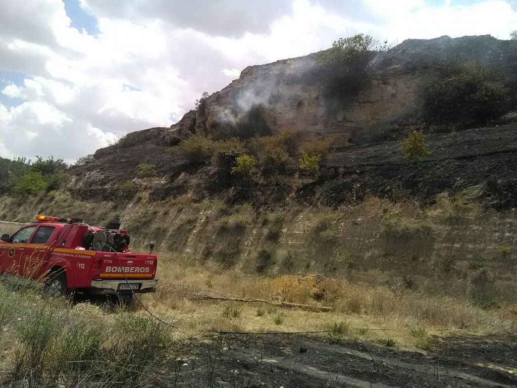 Controlado un incendio en Almoguera que afecta a una zona de minería y vertederos