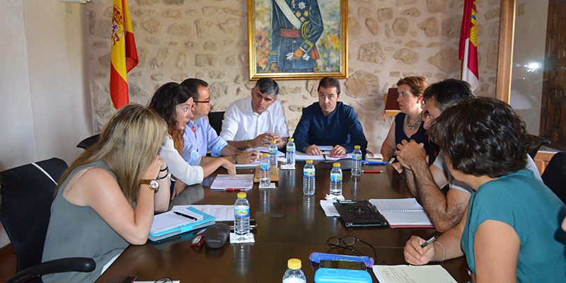 El Gobierno regional y el Ayuntamiento de Iniesta darán un impulso al Plan de Ordenación Municipal de la localidad