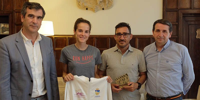 El alcalde de Guadalajara felicita a Ana Lozano por su último gran triunfo deportivo
