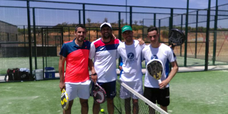 El intenso calor protagonizó en Minglanilla la segunda jornada del V Circuito de Pádel Diputación de Cuenca