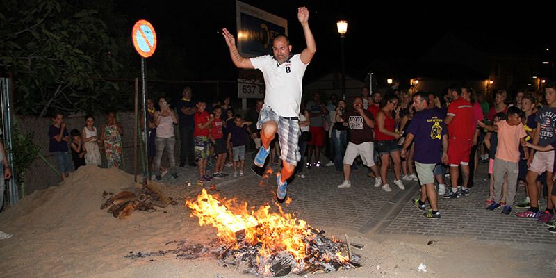 Hogueras y música en directo en la noche de San Juan setera