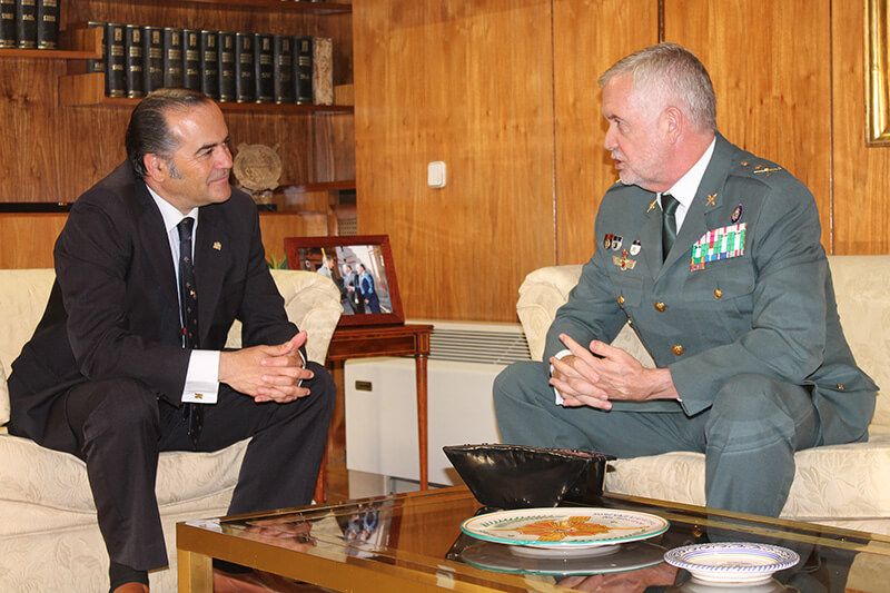 José Julián Gregorio recibe al nuevo General Jefe de la 2ª Zona de la Guardia Civil en Castilla-La Mancha