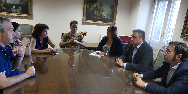 La Asociación de Libreros y Ayuntamiento de Cuenca crearán un grupo de trabajo para preparar la próxima Feria del Libro