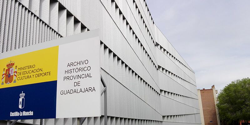La Junta conmemora el Día Internacional de los Archivos con una exposición que rescata la memoria de edificios emblemáticos de Guadalajara