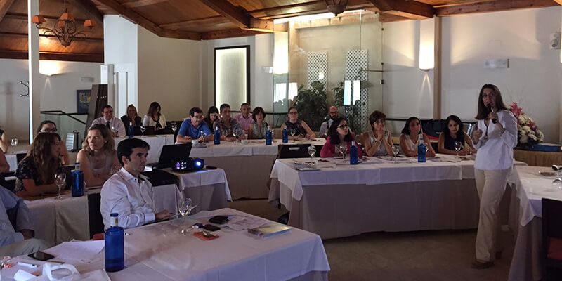 La Junta destaca la profesionalidad y la implicación de la Oncología Médica en el sistema regional de salud