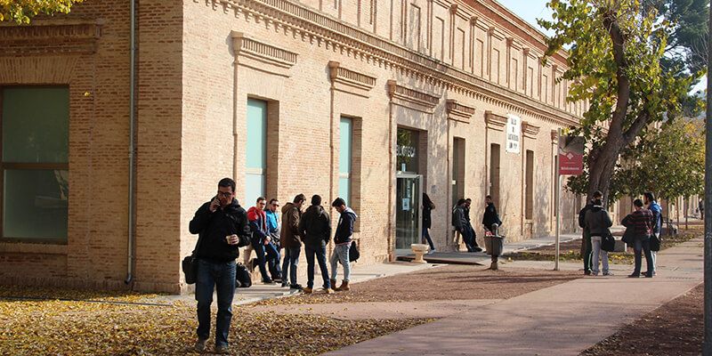 La Junta reconoce el mérito y la excelencia académica de estudiantes de Grado con la concesión de 40 becas