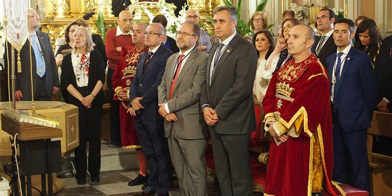 Ángel Mariscal y varios concejales de la Corporación Municipal han acompañado a la Virgen en los actos litúrgicos del día de su festividad